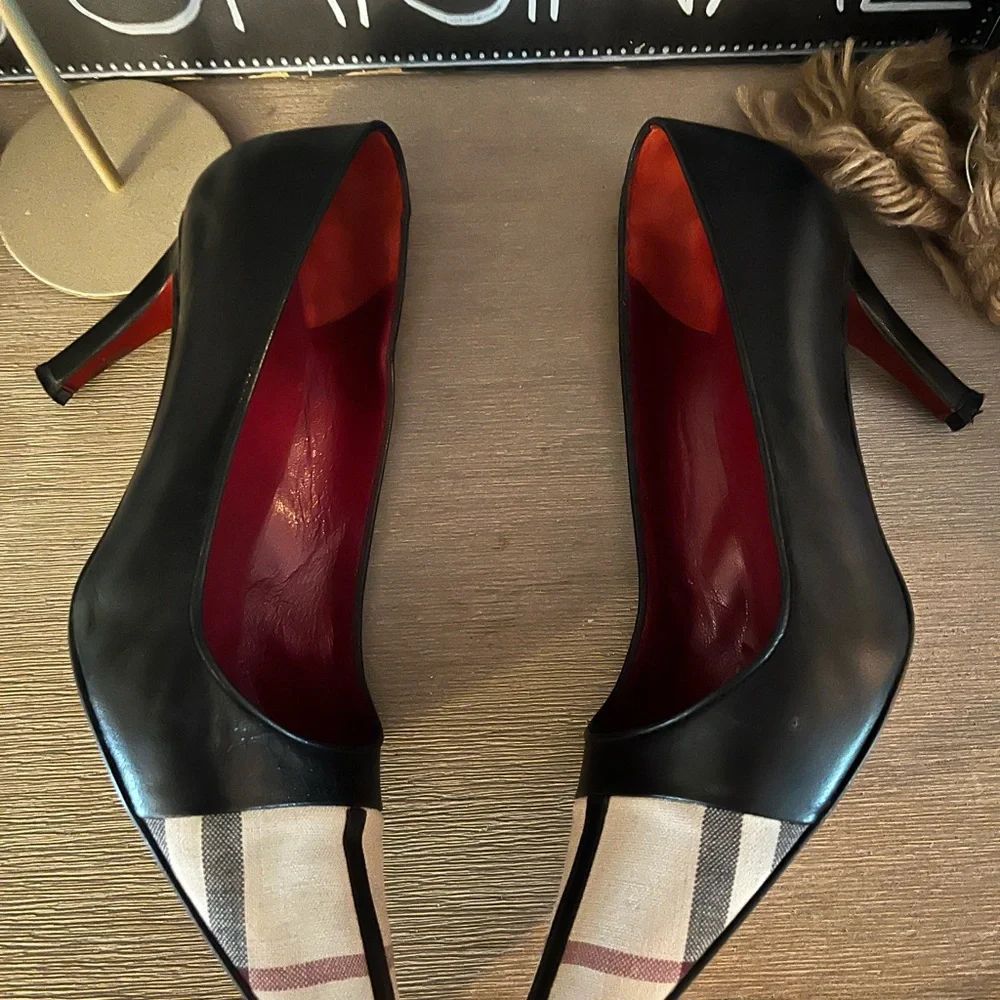 Burberry Black and Cream Heels with Iconic Check Pattern - Picture 6 of 9